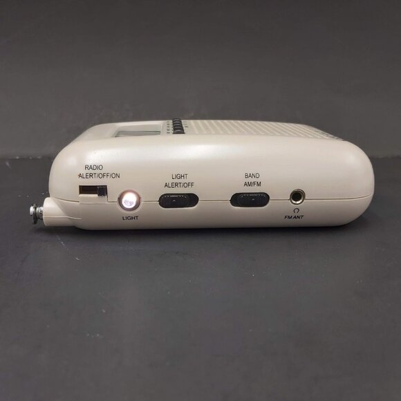 Eton Blackout Buddy FR100 Emergency Radio-Light-AM FM Band- LCD Clock-Alarm - Picture 3 of 14